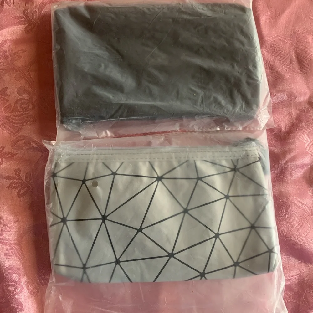 Geometric Black and Gray Pouch Set